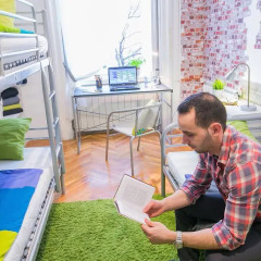 Friends Hostel and Apartments Budapest Стандартный семейный номер с двуспальной кроватью (общая ванная комната)