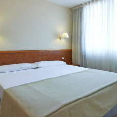 Отель Hesperia Sant Joan Suites 3* Стандартный семейный номер с различными типами кроватей фото 5
