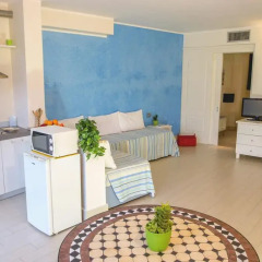 Отель La Villa Del Mare Апартаменты с различными типами кроватей