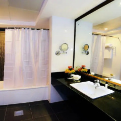 Отель Ramada Corniche 4* Номер Делюкс фото 9