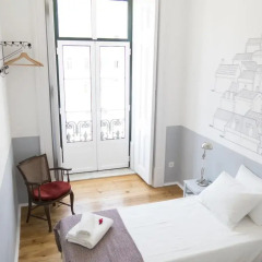 Отель Lisbon Check-In Guesthouse 3* Стандартный номер с двуспальной кроватью (общая ванная комната) фото 12