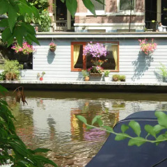 Отель Phildutch Houseboat Amsterdam Bed and Breakfast бассейн