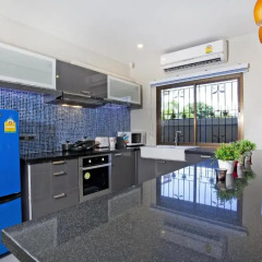 Отель Pratumnak Pool Villa Tanzanite 3* Вилла с различными типами кроватей фото 12
