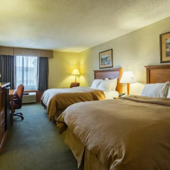 Отель Clarion Inn and Summit Center спа