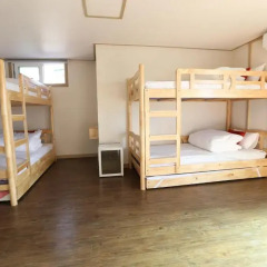 Отель Philstay Itaewon 2* Стандартный семейный номер с двуспальной кроватью фото 3