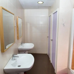 Отель Hostal LK Кровать в общем номере с двухъярусной кроватью фото 3