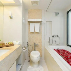 Отель Andaman Embrace Patong 5* Номер Делюкс с двуспальной кроватью фото 5
