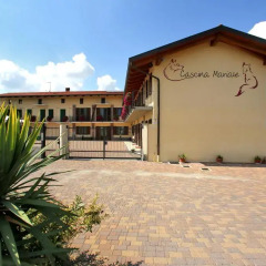 Отель Agriturismo Cascina Mariale Албьяно-д'Ивреа парковка