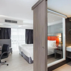Grand 5 Hotel & Plaza Sukhumvit Bangkok 4* Номер Делюкс с различными типами кроватей фото 6