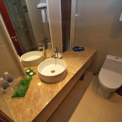 King Garden Hotel 3* Улучшенный номер с 2 отдельными кроватями фото 4