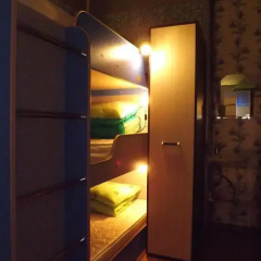 Hostel Uyutnoye Mestechko Кровать в общем номере с двухъярусной кроватью фото 9