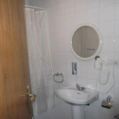 Отель Campomanes Apartaments ванная фото 2