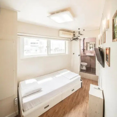 Хостел Itaewon Inn Стандартный номер с различными типами кроватей фото 7