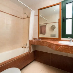 Отель Aparthotel Broncemar Beach ванная