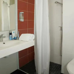 Отель Hôtel Akena City Agen Castelculier 3* Стандартный номер с различными типами кроватей фото 5