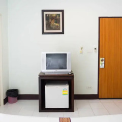 Отель Patong Moon Inn Guesthouse 3* Стандартный семейный номер разные типы кроватей фото 12