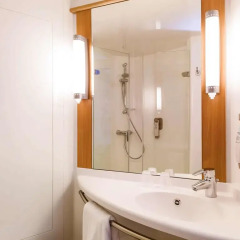 Отель Ibis Tour Montparnasse 15eme Париж ванная
