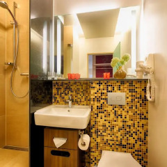 Отель Leonardo Hotel & Residenz München Германия, Мюнхен - 11 отзывов об отеле, цены и фото номеров - забронировать отель Leonardo Hotel & Residenz München онлайн ванная