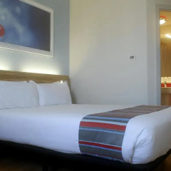 Отель Travelodge Barcelona Poblenou Стандартный номер с различными типами кроватей фото 13