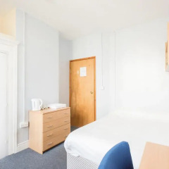 Hotel Strand Continental Стандартный номер с двуспальной кроватью (общая ванная комната)