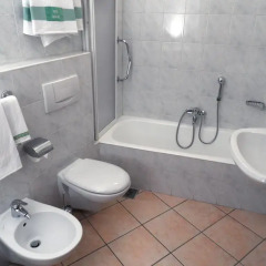 Отель Casa Vacanze Touring Италия, Вербания - отзывы, цены и фото номеров - забронировать отель Casa Vacanze Touring онлайн ванная фото 2