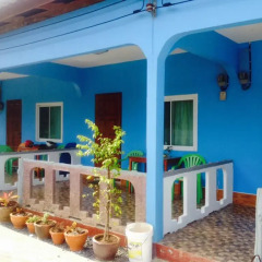 Отель Lanta Blue House балкон