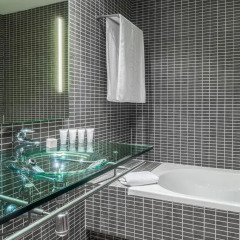 AC Hotel Madrid Feria by Marriott ванная