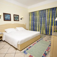 Отель Coral Beach Resort Tiran 4* Стандартный номер с двуспальной кроватью