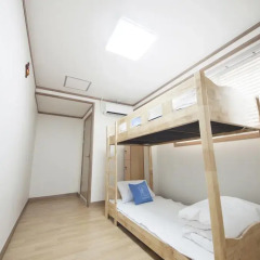 Отель DH myeongdong guesthouse 2* Стандартный номер с 2 отдельными кроватями