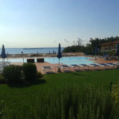 Отель Montecolo Resort Манерба-дель-Гарда бассейн