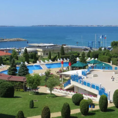 Отель Holiday Apartment in Riviera Complex Болгария, Свети Влас - отзывы, цены и фото номеров - забронировать отель Holiday Apartment in Riviera Complex онлайн бассейн