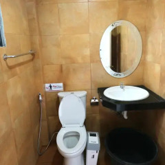 Отель Kamala Beach Guesthouse ванная
