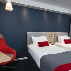 Отель Holiday Inn Express London - Dartford спа