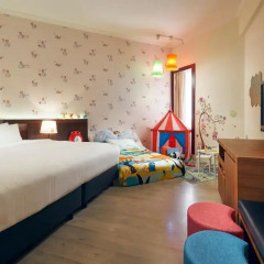 Village Hotel Bugis 4* Улучшенный семейный номер с двуспальной кроватью фото 4