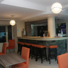 Hotel Bahia Suites гостиничный бар