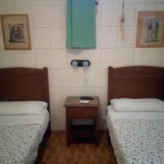 Отель Hostal Los Perales Стандартный номер с 2 отдельными кроватями