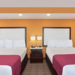 Отель Ramada by Wyndham Culver City 2* Стандартный номер с различными типами кроватей