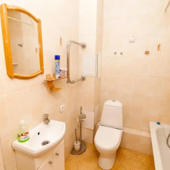 Гостиница Kosmos Apartments na Sovetskoy в Сыктывкаре отзывы, цены и фото номеров - забронировать гостиницу Kosmos Apartments na Sovetskoy онлайн Сыктывкар ванная фото 2