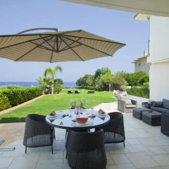 Отель Kerri W Seafront Villa