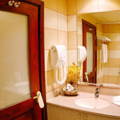 Отель Al Liwan Suites 4* Люкс повышенной комфортности с различными типами кроватей