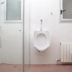 Отель Mora Rooms Барселона ванная