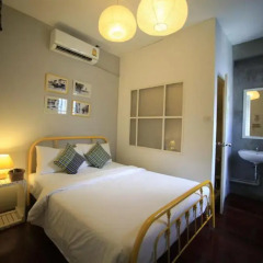 Ai Phuket Hostel Стандартный номер с двуспальной кроватью (общая ванная комната) фото 6