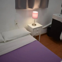 Отель Hostal MiMi Las Ramblas Номер категории Эконом с двуспальной кроватью (общая ванная комната)
