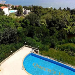 Отель Guest Rooms Queen's View бассейн