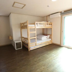 Отель Philstay Itaewon 2* Стандартный семейный номер с двуспальной кроватью фото 2