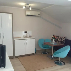 Апартаменты White Rose Apartments Стандартный семейный номер с разными типами кроватей фото 7