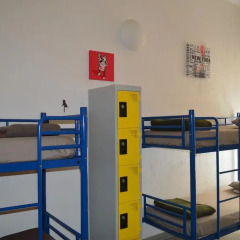 Отель Backpackers Chez Patrick Кровать в общем номере с двухъярусной кроватью