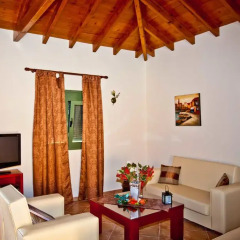 Отель Aselinos Suites 3* Коттедж с различными типами кроватей фото 15