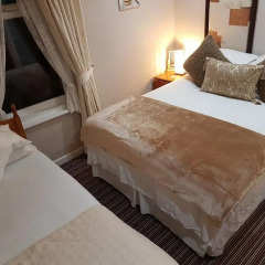 Rock Dene Hotel - Guest House 3* Стандартный семейный номер с различными типами кроватей фото 3