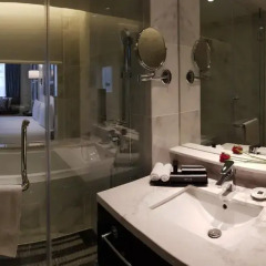 Отель Meliá Kuala Lumpur Малайзия, Куала-Лумпур - отзывы, цены и фото номеров - забронировать отель Meliá Kuala Lumpur онлайн ванная